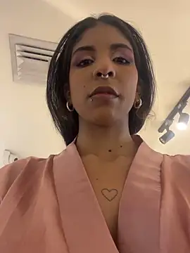 Snapshot of VioletaHills_ chatting on May 3, 2026, 12:31 pm VioletaHills online show from May 3, 2026, 12:31 pm