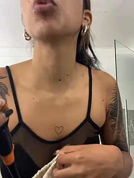 Snapshot of VioletaHills_ chatting on June 7, 2026, 1:16 pm VioletaHills online show from June 7, 2026, 1:16 pm