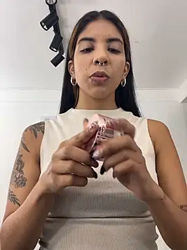Snapshot of VioletaHills_ chatting on May 18, 2026, 1:49 pm VioletaHills online show from May 18, 2026, 1:49 pm