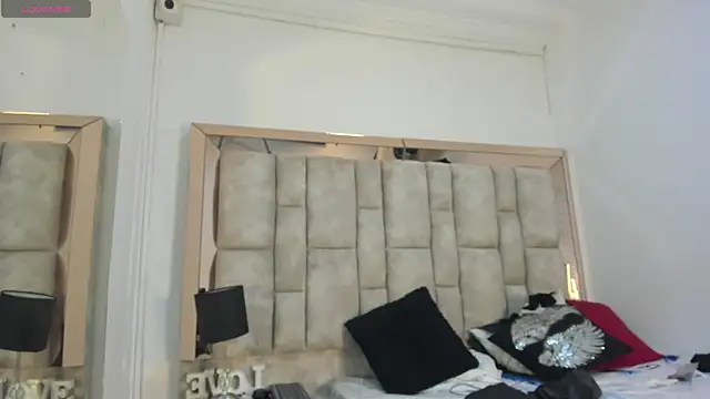 Titan Moreno  online show from March 31, 2026, 12:07 pm