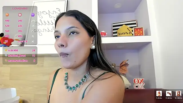 Snapshot of EmmaSanchez_ chatting on April 28, 2026, 2:27 am EmmaSanchez online show from April 28, 2026, 2:27 am