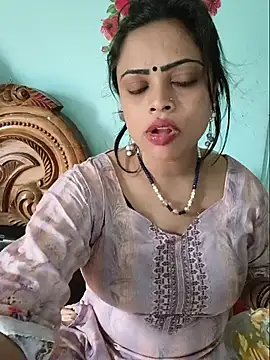 Snapshot of Beauty-3 chatting on July 13, 2026, 5:40 am Beauty-3 online show from July 13, 2026, 5:40 am