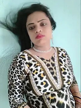 Snapshot of Beauty-3 chatting on June 3, 2026, 8:59 am Beauty-3 online show from June 3, 2026, 8:59 am