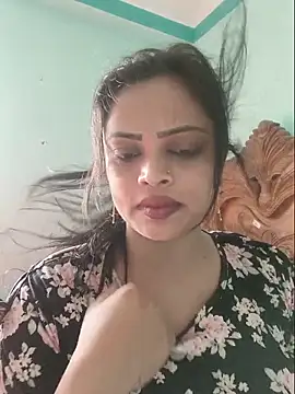 Snapshot of Beauty-3 chatting on June 8, 2026, 8:26 am Beauty-3 online show from June 8, 2026, 8:26 am