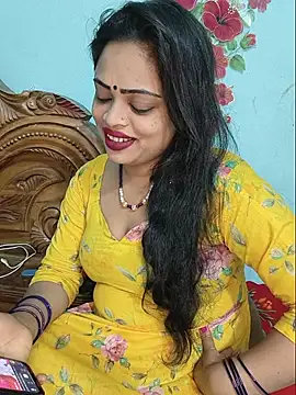 Snapshot of Beauty-3 chatting on July 7, 2026, 7:28 pm Beauty-3 online show from July 7, 2026, 7:28 pm