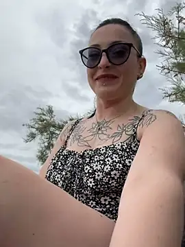 Snapshot of Lilithizm1 chatting on May 16, 2026, 1:32 pm Lilithizm1 online show from May 16, 2026, 1:32 pm