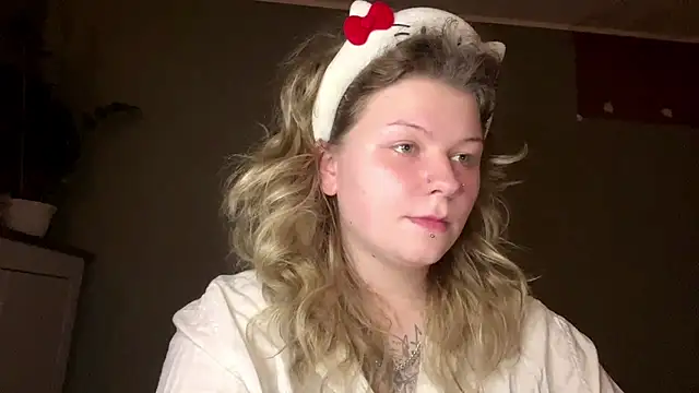 YoungAlina online show from April 21, 2026, 8:48 pm