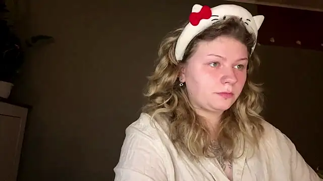 YoungAlina online show from April 15, 2026, 10:32 pm