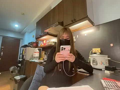 Snapshot of strawberryblossom93 chatting on March 29, 2026, 1:57 pm strawberryblossom93 online show from March 29, 2026, 1:57 pm