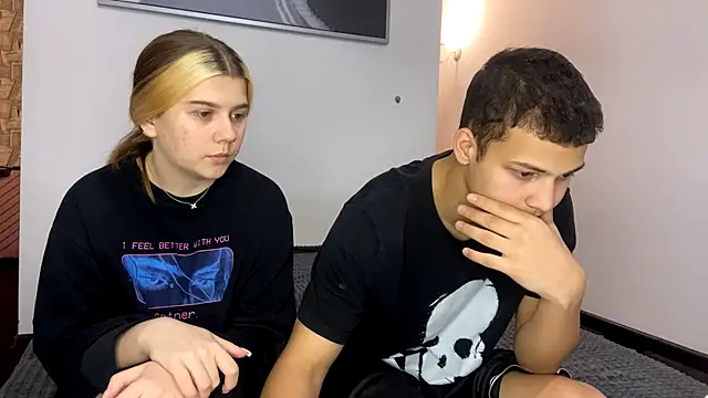 Snapshot of mirel_couple chatting on March 1, 2026, 10:10 pm mirel couple online show from March 1, 2026, 10:10 pm