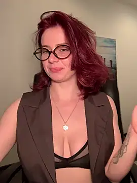 Snapshot of VelvetChloe chatting on May 6, 2026, 4:44 pm VelvetChloe online show from May 6, 2026, 4:44 pm