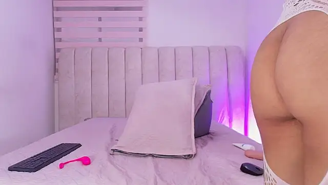 sofi velezz online show from March 15, 2026, 12:01 pm