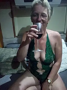 lescoquinsdu40 online show from April 9, 2026, 8:04 pm