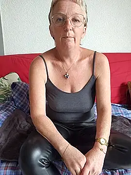 lescoquinsdu40 online show from April 2, 2026, 12:23 pm