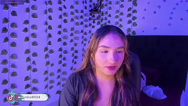 charlotte keyss online show from March 10, 2026, 7:23 am