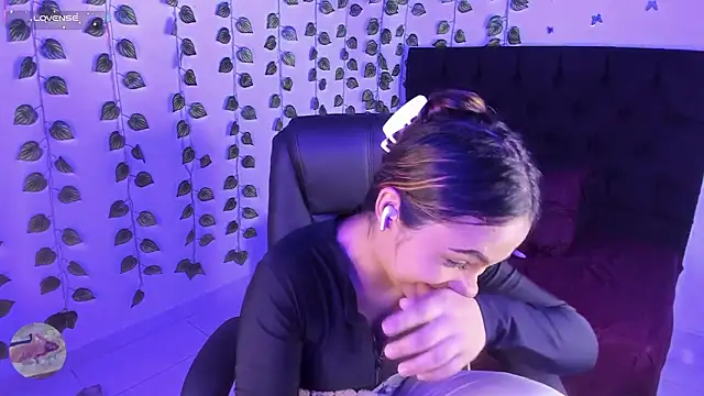 charlotte keyss online show from March 13, 2026, 2:22 pm