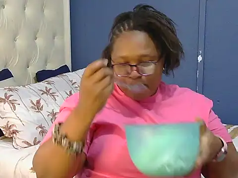 Snapshot of Cuddle_Zee chatting on May 11, 2026, 2:45 pm Cuddle Zee online show from May 11, 2026, 2:45 pm