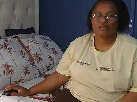 Snapshot of Cuddle_Zee chatting on May 9, 2026, 12:52 pm Cuddle Zee online show from May 9, 2026, 12:52 pm