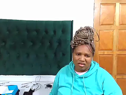 Snapshot of Cuddle_Zee chatting on April 25, 2026, 5:10 pm Cuddle Zee online show from April 25, 2026, 5:10 pm