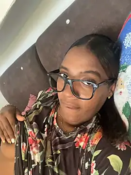 Emi rousse online show from April 6, 2026, 1:01 pm