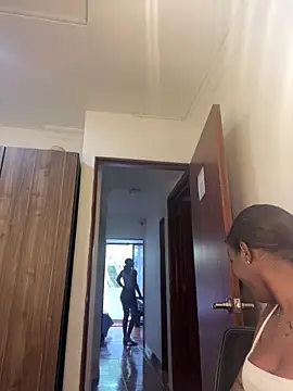 Emi rousse online show from April 7, 2026, 12:07 pm