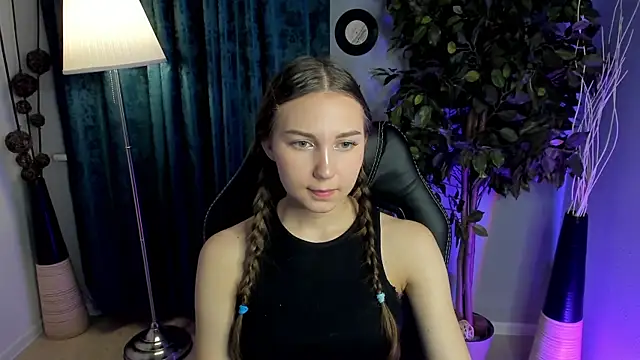 Snapshot of OliviaLang chatting on March 10, 2026, 11:58 am OliviaLang online show from March 10, 2026, 11:58 am
