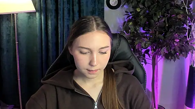Snapshot of OliviaLang chatting on March 19, 2026, 12:49 pm OliviaLang online show from March 19, 2026, 12:49 pm
