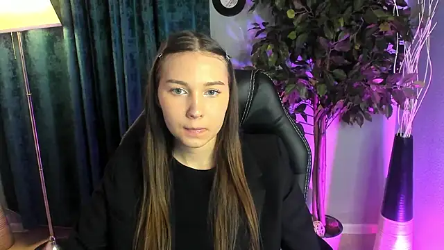 Snapshot of OliviaLang chatting on March 24, 2026, 11:10 am OliviaLang online show from March 24, 2026, 11:10 am