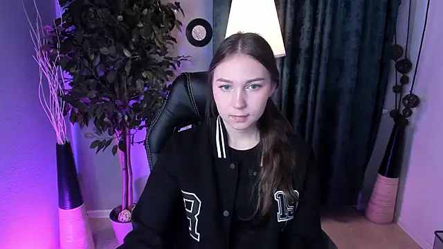 Snapshot of OliviaLang chatting on March 6, 2026, 11:38 am OliviaLang online show from March 6, 2026, 11:38 am