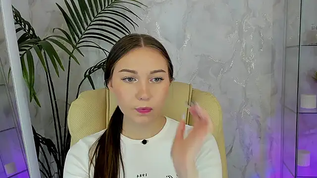 Snapshot of OliviaLang chatting on March 4, 2026, 11:07 am OliviaLang online show from March 4, 2026, 11:07 am