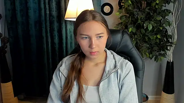 Snapshot of OliviaLang chatting on May 14, 2026, 10:56 am OliviaLang online show from May 14, 2026, 10:56 am