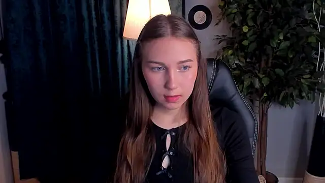 Snapshot of OliviaLang chatting on April 2, 2026, 11:39 am OliviaLang online show from April 2, 2026, 11:39 am