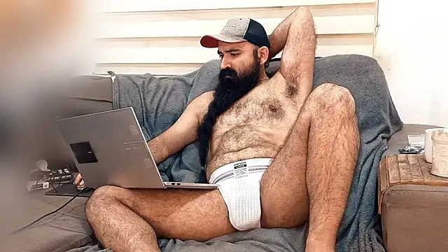 Snapshot of Barba_Negra_Fumador chatting on June 17, 2026, 7:13 pm Barba Negra Fumador online show from June 17, 2026, 7:13 pm
