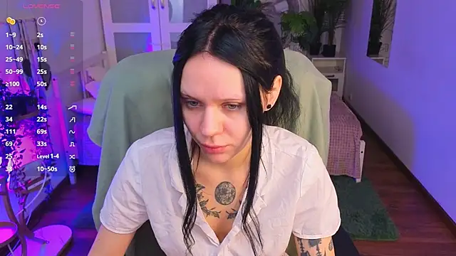 kittenlolla online show from April 29, 2026, 5:44 am