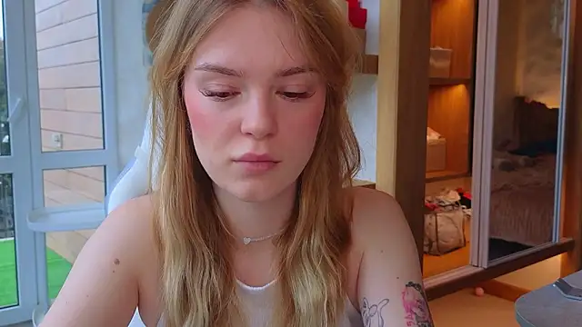 cyberl0ve  online show from March 27, 2026, 2:40 pm