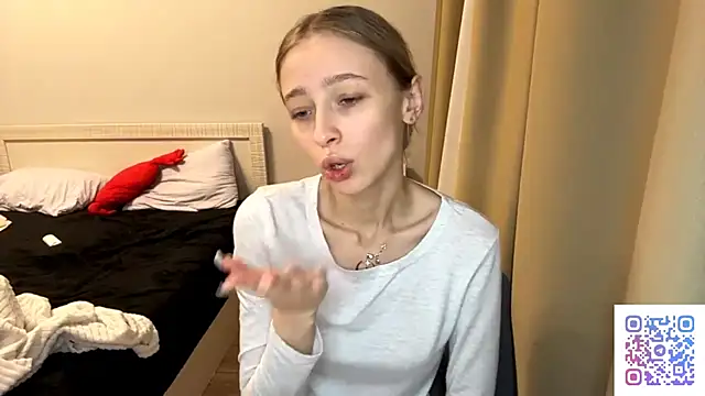 Snapshot of ClonedAge chatting on May 3, 2026, 9:40 pm ClonedAge online show from May 3, 2026, 9:40 pm