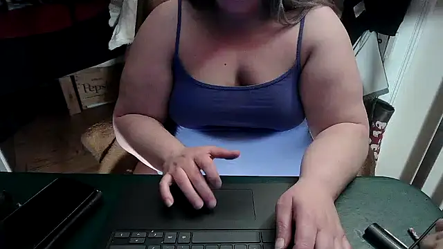 smalltowntrouble online show from April 14, 2026, 1:21 am