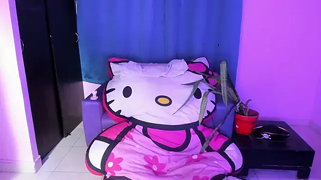 Snapshot of doll_katiuska chatting on June 12, 2026, 12:25 pm doll katiuska online show from June 12, 2026, 12:25 pm