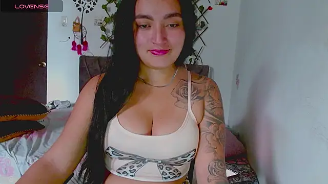 Snapshot of Hanna__Cute22 chatting on June 1, 2026, 8:52 pm Hanna Cute22 online show from June 1, 2026, 8:52 pm
