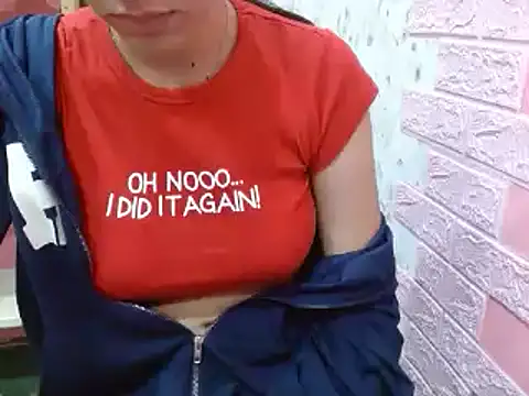 lolit cat online show from April 21, 2026, 10:05 pm