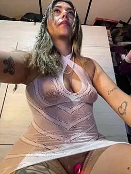 stefanyqueen69 online show from April 10, 2026, 1:51 pm