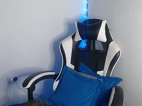 KathLovee online show from April 7, 2026, 4:42 pm