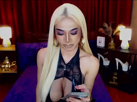 Snapshot of KieraLee chatting on May 1, 2026, 3:33 am KieraLee online show from May 1, 2026, 3:33 am