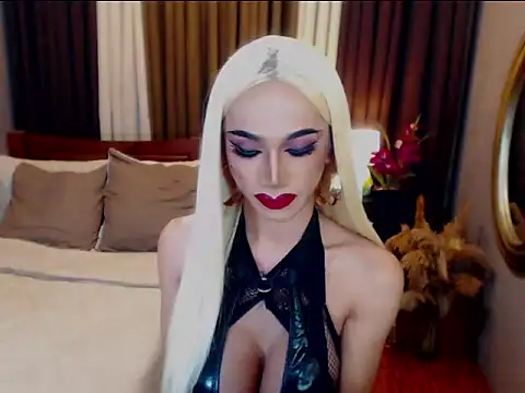 KieraLee online show from March 4, 2026, 7:43 pm