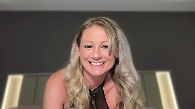Snapshot of BlondeMilf82 chatting on July 4, 2026, 6:09 am BlondeMilf82 online show from July 4, 2026, 6:09 am
