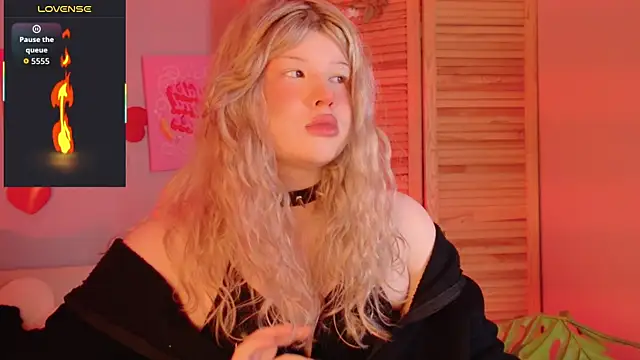 LilithNlsn online show from May 6, 2026, 12:14 am