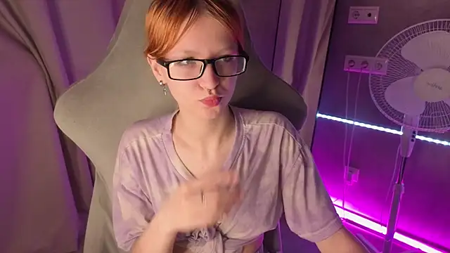 Snapshot of Emma_Dusk chatting on June 19, 2026, 1:00 am Emma Dusk online show from June 19, 2026, 1:00 am