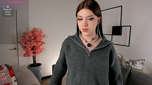 Glowia online show from April 12, 2026, 7:11 am