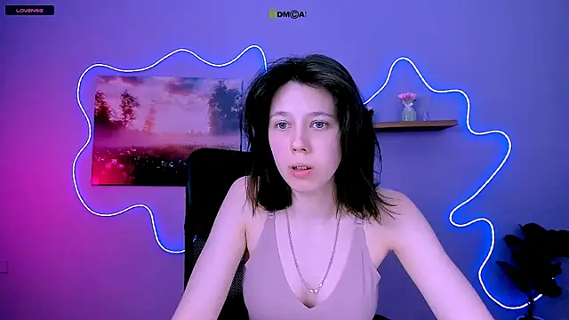 aria wild  online show from April 10, 2026, 6:48 pm