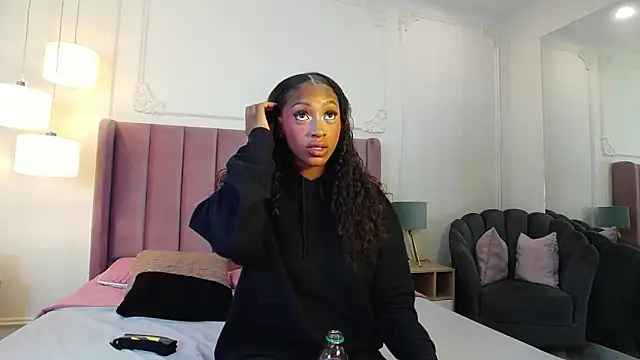 LiaTrainor online show from April 6, 2026, 12:28 pm